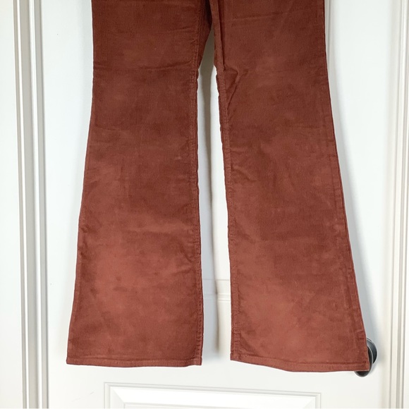 Old Navy Higher High-Rise Corduroy Flares in Rust Brown - Size 6 - Picture 7 of 12